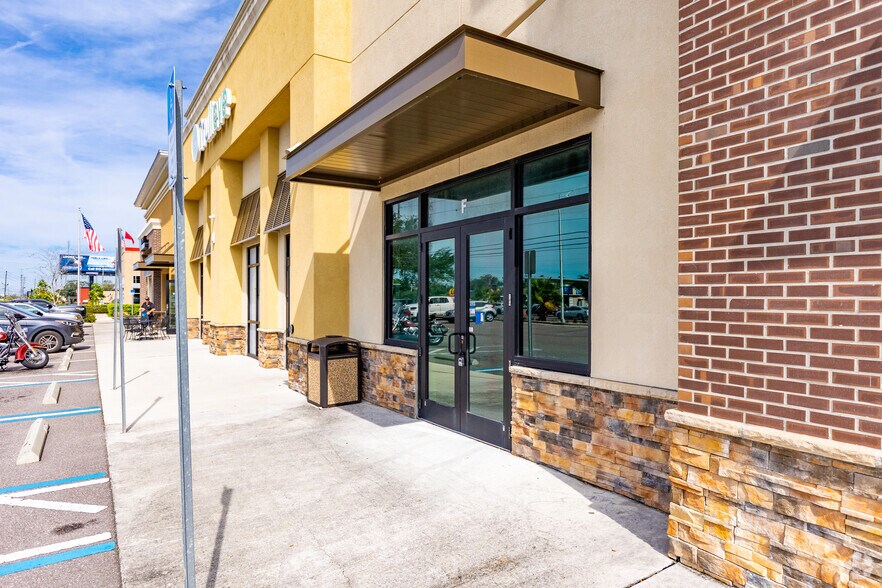 More Photos Of 40545 US Highway 19 N, Tarpon Springs Storefront For Lease