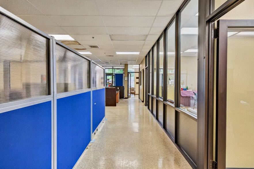 More Photos Of 310 Pennington Dr, Paris Manufacturing For Sale