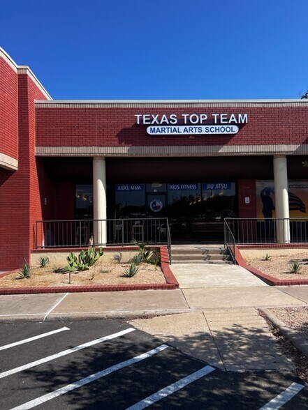 More Photos Of 2000 I-35 S, Round Rock Unknown For Lease