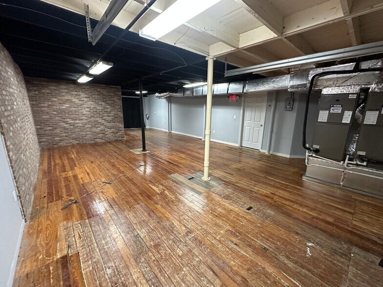 More Photos Of 1540-1548 Main St, Sarasota Storefront For Lease