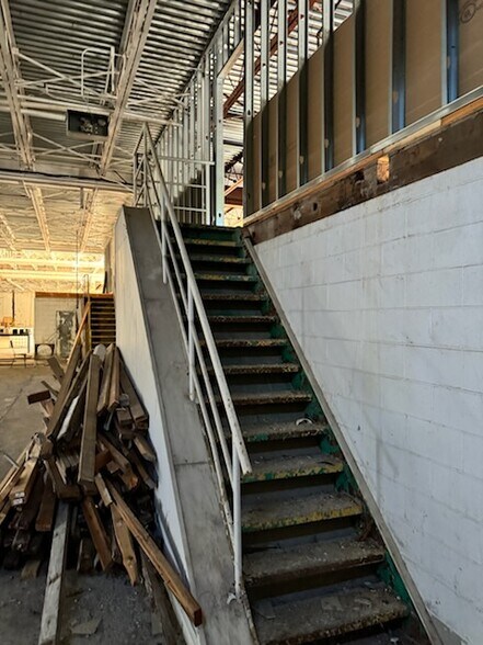 More Photos Of 40 High Bridge Rd, Sandy Hook Warehouse For Lease