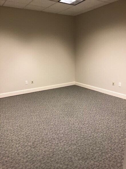 More Photos Of 211 King St, Charleston Office For Lease