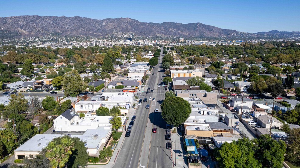 More Photos Of 2114 W Magnolia Blvd, Burbank Storefront For Sale