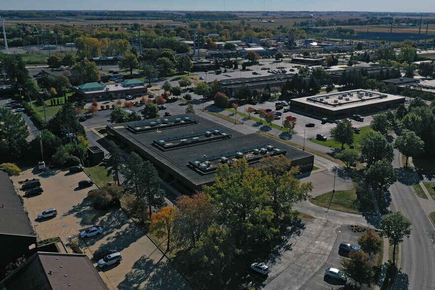 More Photos Of 2110 Fox Dr, Champaign Office For Sale