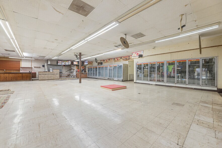 More Photos Of 7123 Lorain Ave, Cleveland Freestanding For Lease