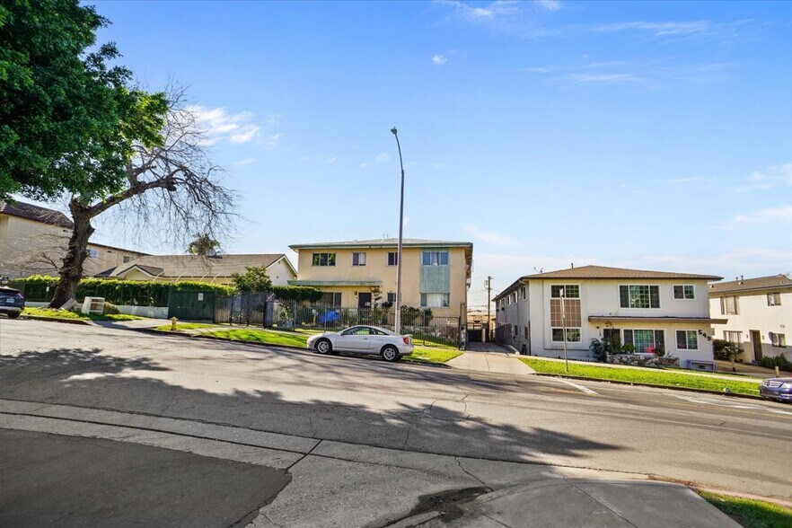 More Photos Of 543 N Ardmore Ave, Los Angeles Multifamily For Sale