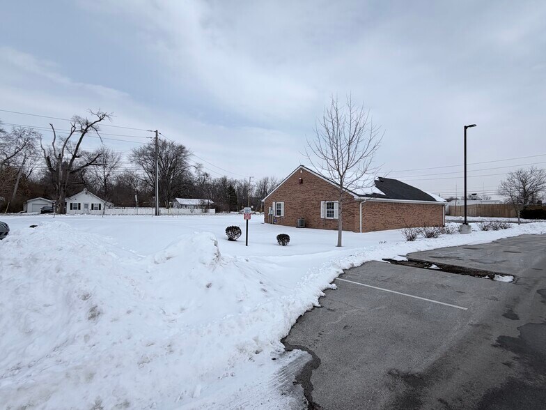 More Photos Of 4803 W 71st St, Indianapolis Medical For Sale