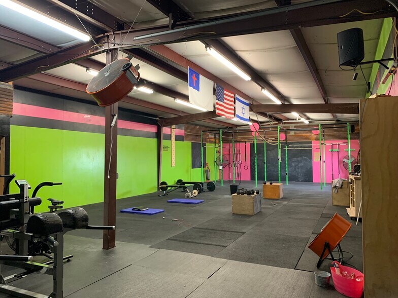 More Photos Of 309 S US Highway 69, Trenton Industrial For Lease