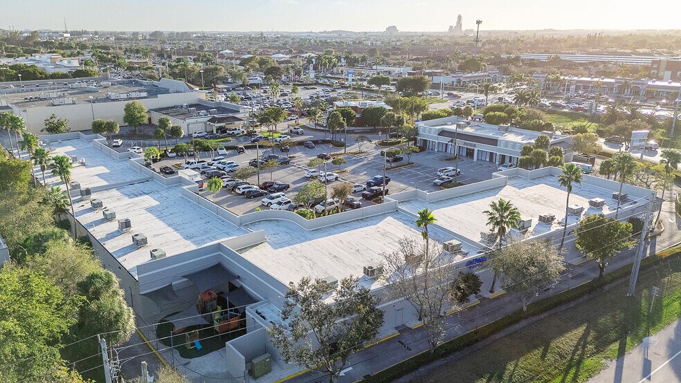 More Photos Of 3300-3320 W 84th St, Hialeah Storefront For Lease