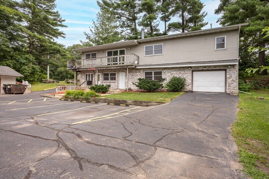 More Photos Of 1116 Broadway, Wisconsin Dells Hotel For Sale
