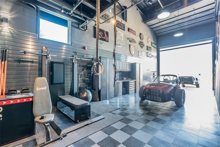 More Photos Of 2137 Chelsea Blvd, Allen Self Storage For Sale