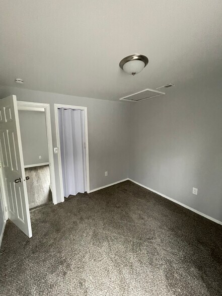 More Photos Of 1386 E 43rd St, Cleveland Specialty For Sale