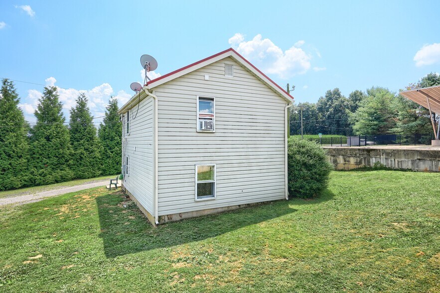 More Photos Of 21603 Middletown Rd, Freeland Freestanding For Sale