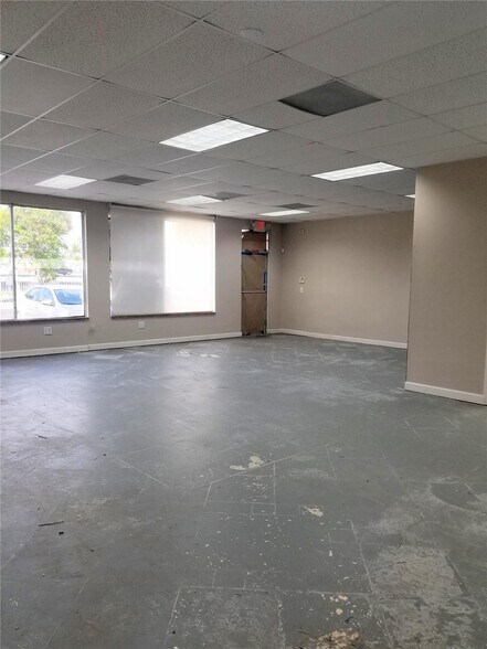 More Photos Of 470 Ansin Blvd, Hallandale Beach Warehouse For Lease