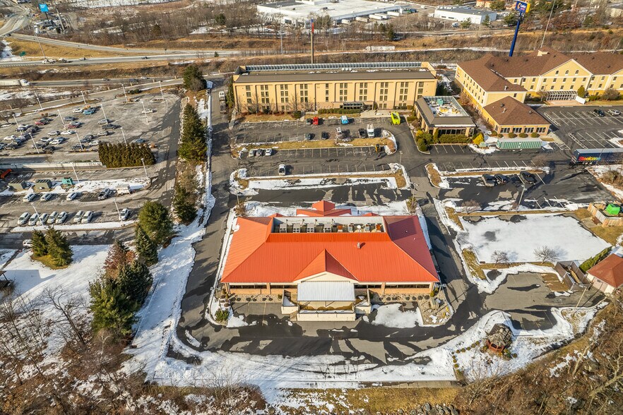 More Photos Of 20 Montage Mountain Rd, Moosic Restaurant For Lease