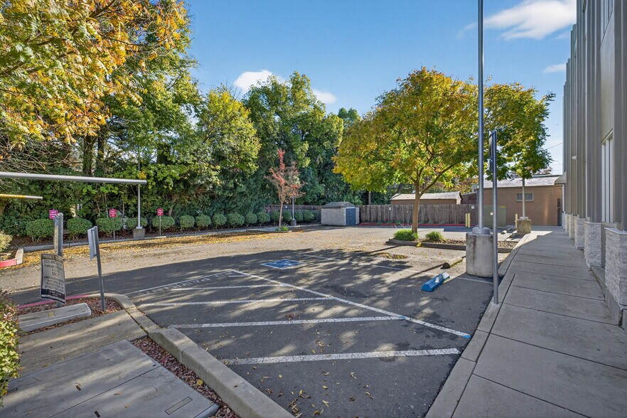 More Photos Of 2725 Riverside Blvd, Sacramento Loft Creative Space For Sale