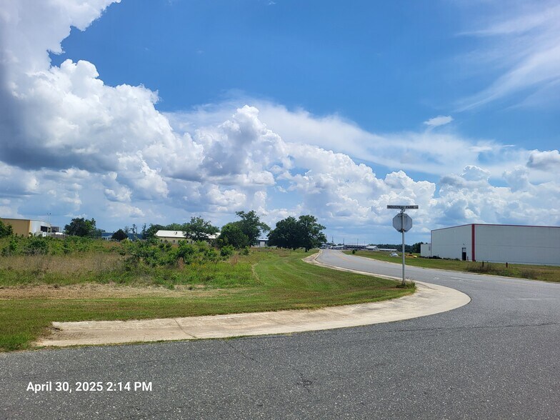 More Photos Of 3525 Russell Rd, Marianna Daycare Center For Sale