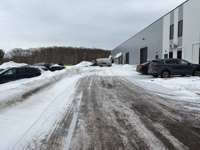 More Photos Of 2810 Boul Guillaume-Couture, Lévis Distribution For Lease
