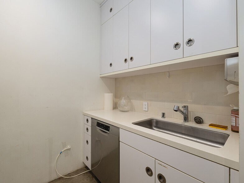 More Photos Of 208 Main St, El Segundo Loft Creative Space For Sale