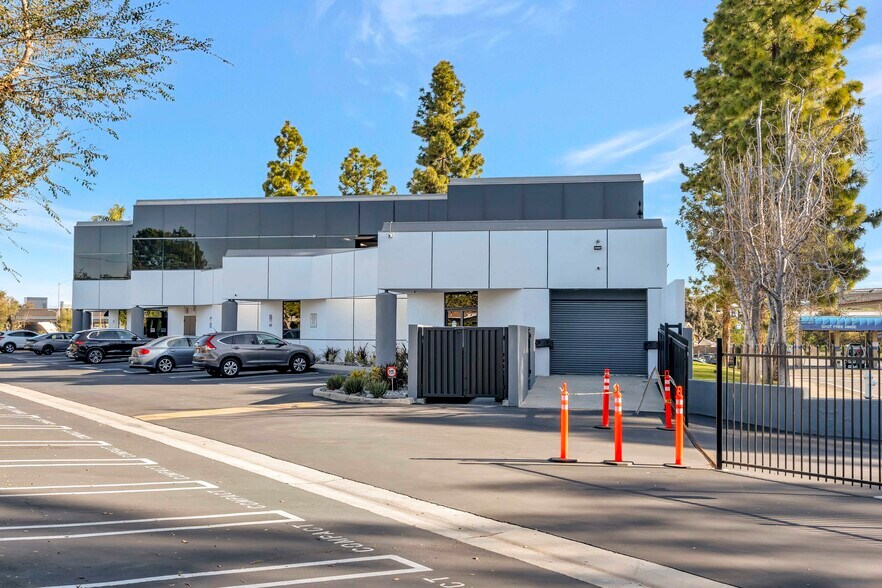 More Photos Of 2729 Bristol St, Costa Mesa Medical For Sale