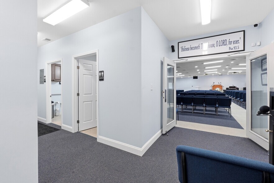 More Photos Of 415-421 W Pike St, Lawrenceville Office For Sale