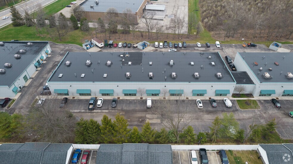More Photos Of 2402-2426 Advanced Business Center Dr, Columbus Warehouse For Lease