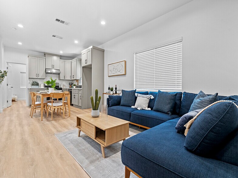 More Photos Of 308 S Laurel St, Santa Ana Apartments For Sale