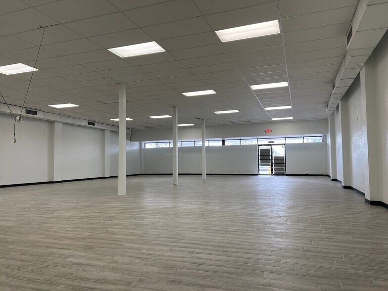 More Photos Of 3435 30th Ave N, Saint Petersburg Freestanding For Lease