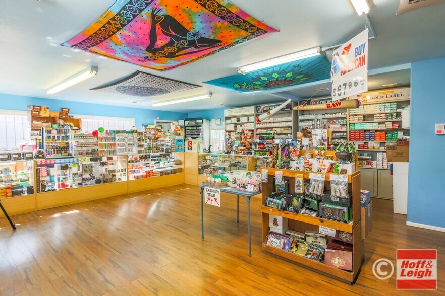 More Photos Of 221 W Main St, Florence General Retail For Lease