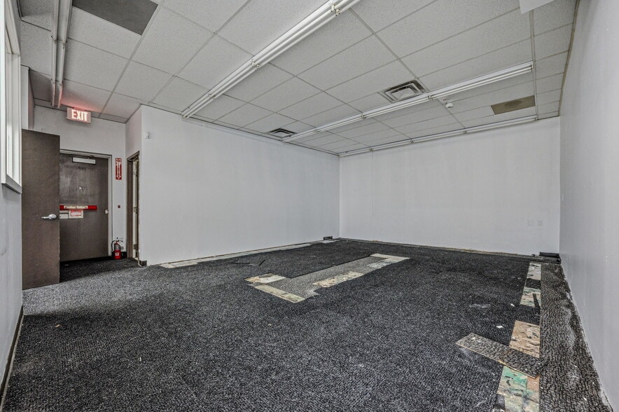 More Photos Of 1A Trolley Sq, Wilmington Storefront For Lease