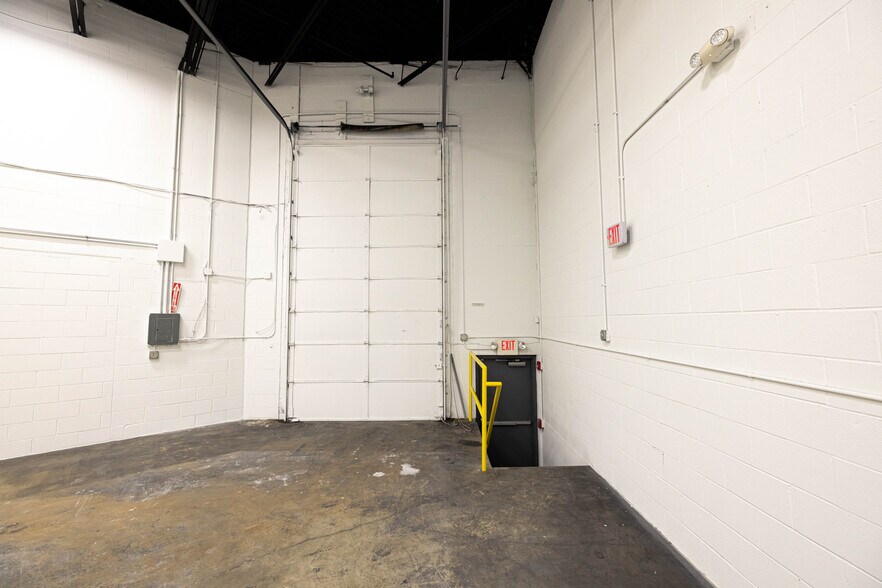 More Photos Of 335-367 Remington Blvd, Bolingbrook Light Manufacturing For Lease