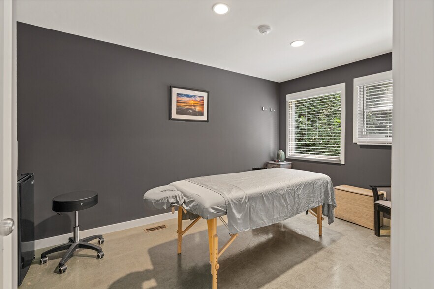 More Photos Of 105 Bradford Street Ext, Provincetown Hotel For Sale