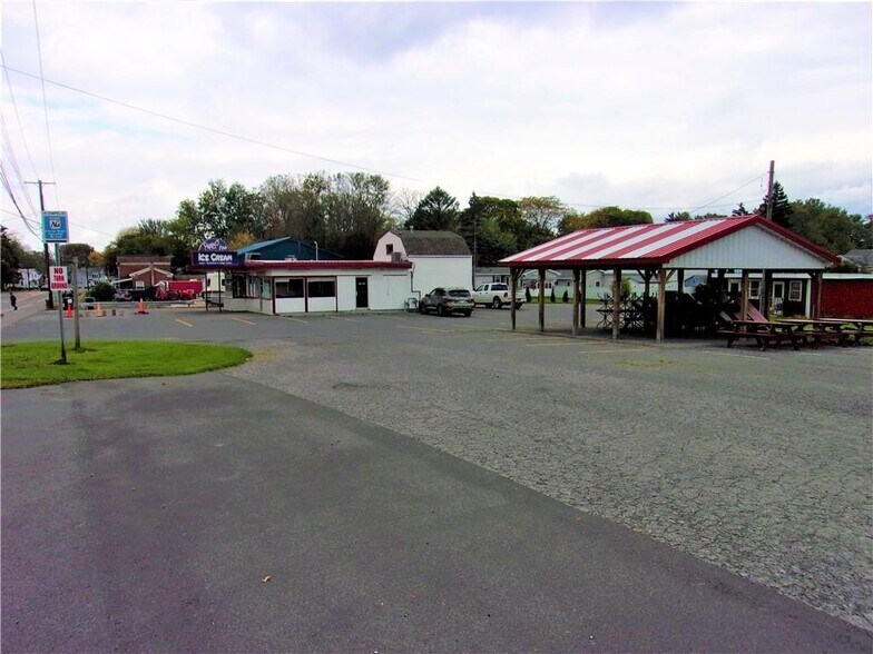 More Photos Of 365 E Main St, Waterloo Town Restaurant For Sale