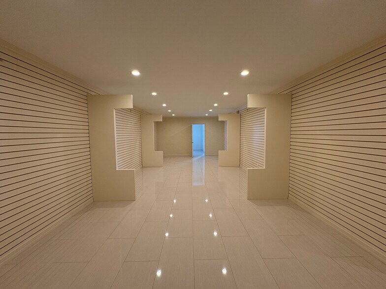More Photos Of 5750 Swift Rd, Sarasota Freestanding For Lease