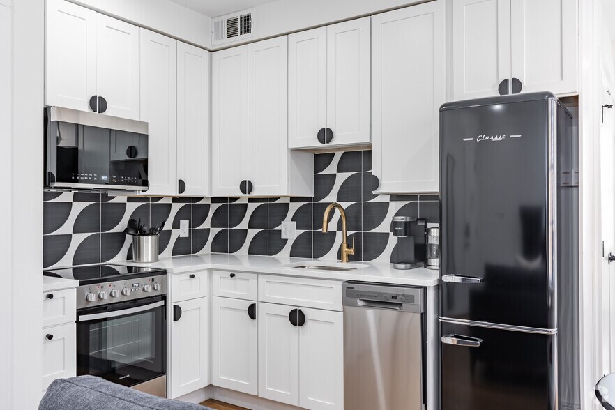 More Photos Of 1460 Peachtree St NW, Atlanta Apartments For Sale