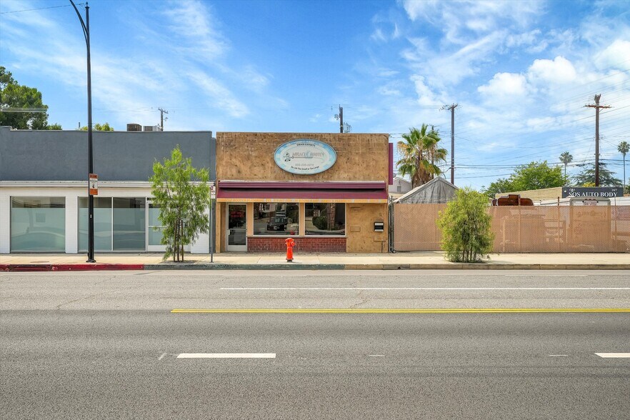 More Photos Of 4204 W Burbank Blvd, Burbank General Retail For Sale