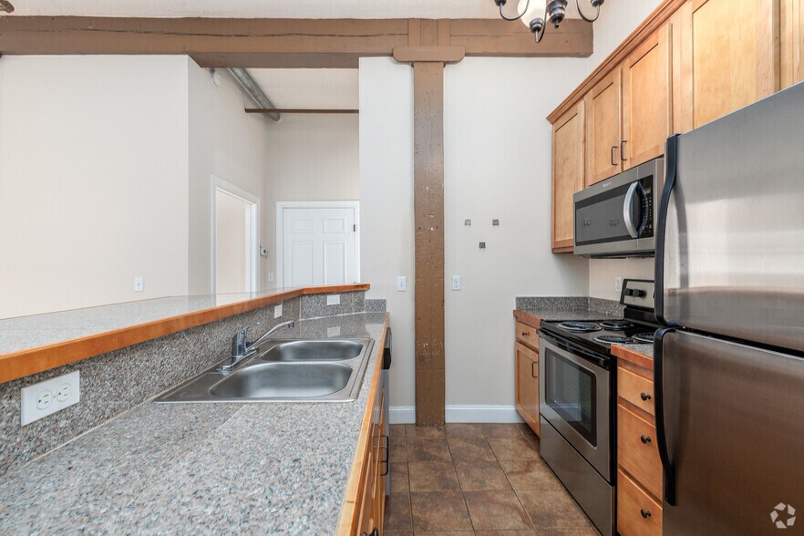 More Photos Of 617 Hiawatha Blvd E, Syracuse Apartments For Lease