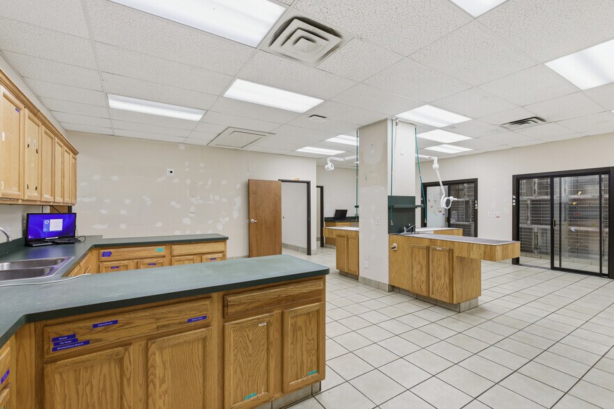 More Photos Of 1695 S State Highway 121, Lewisville Veterinarian Kennel For Sale