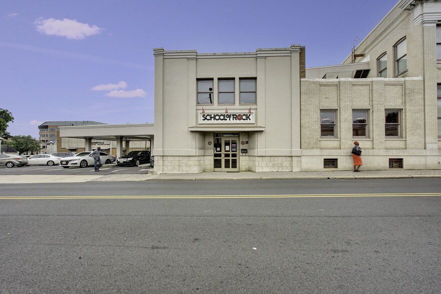 More Photos Of 1 W Main St, Somerville Freestanding For Lease