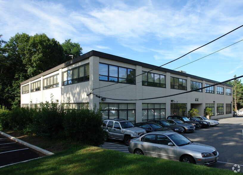 More Photos Of 44 Executive Blvd, Elmsford Loft Creative Space For Lease