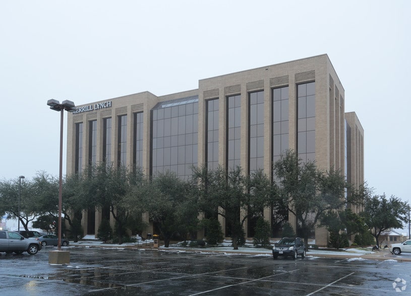 More Photos Of 2 Village Dr, Abilene Office For Lease