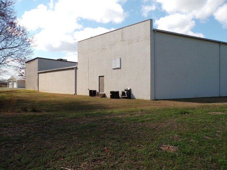 More Photos Of 611 Chicopee Rd, Benson Warehouse For Sale