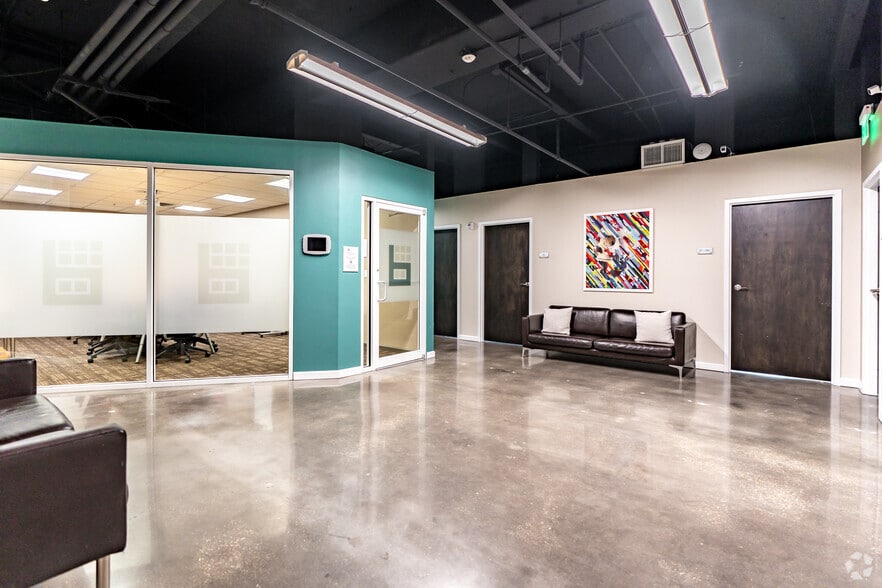 More Photos Of 1680 Fruitville Rd, Sarasota Office For Lease