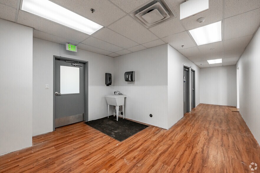 More Photos Of 1601 W Mission Blvd, Pomona Distribution For Lease