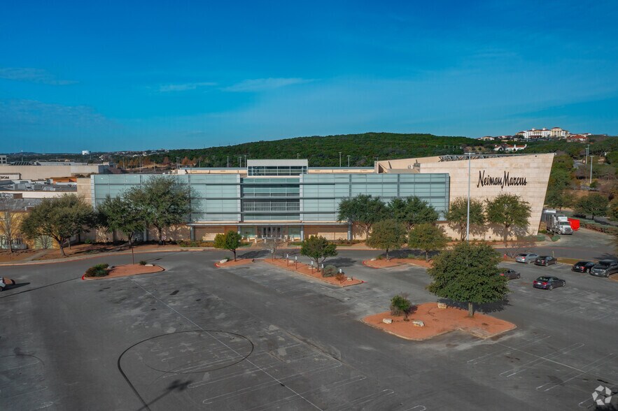 More Photos Of 15900 La Cantera Pky, San Antonio Unknown For Lease