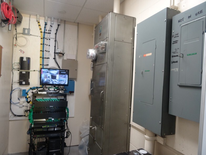 More Photos Of 4437 Telegraph Rd, Los Angeles Warehouse For Sale