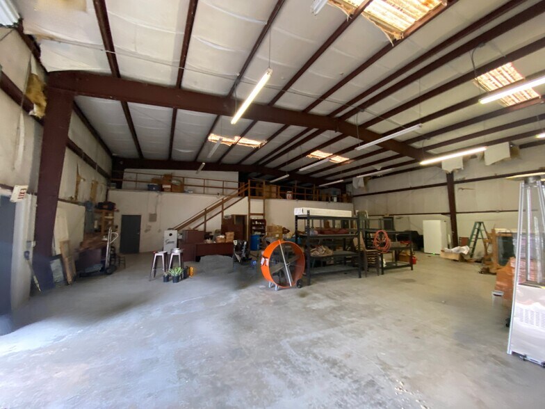 More Photos Of 1051 Van Arsdale St, Oviedo Warehouse For Sale