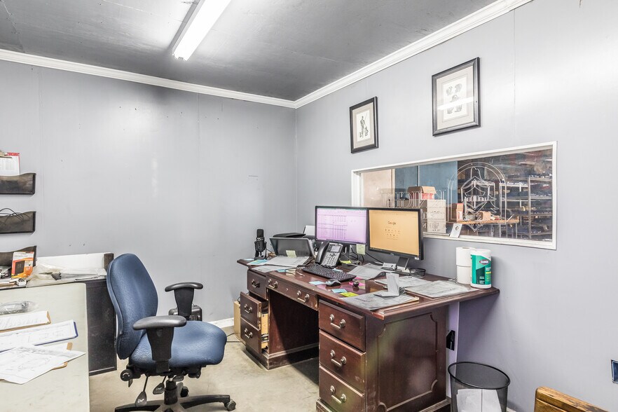 More Photos Of 700 E Texas Ave, Rayne Warehouse For Sale