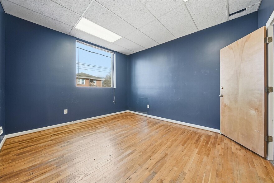 More Photos Of 729 1st Ave SW, Hickory Office For Sale