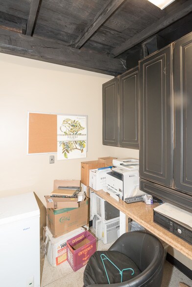 More Photos Of 3734 Fleet St, Baltimore Bar For Sale